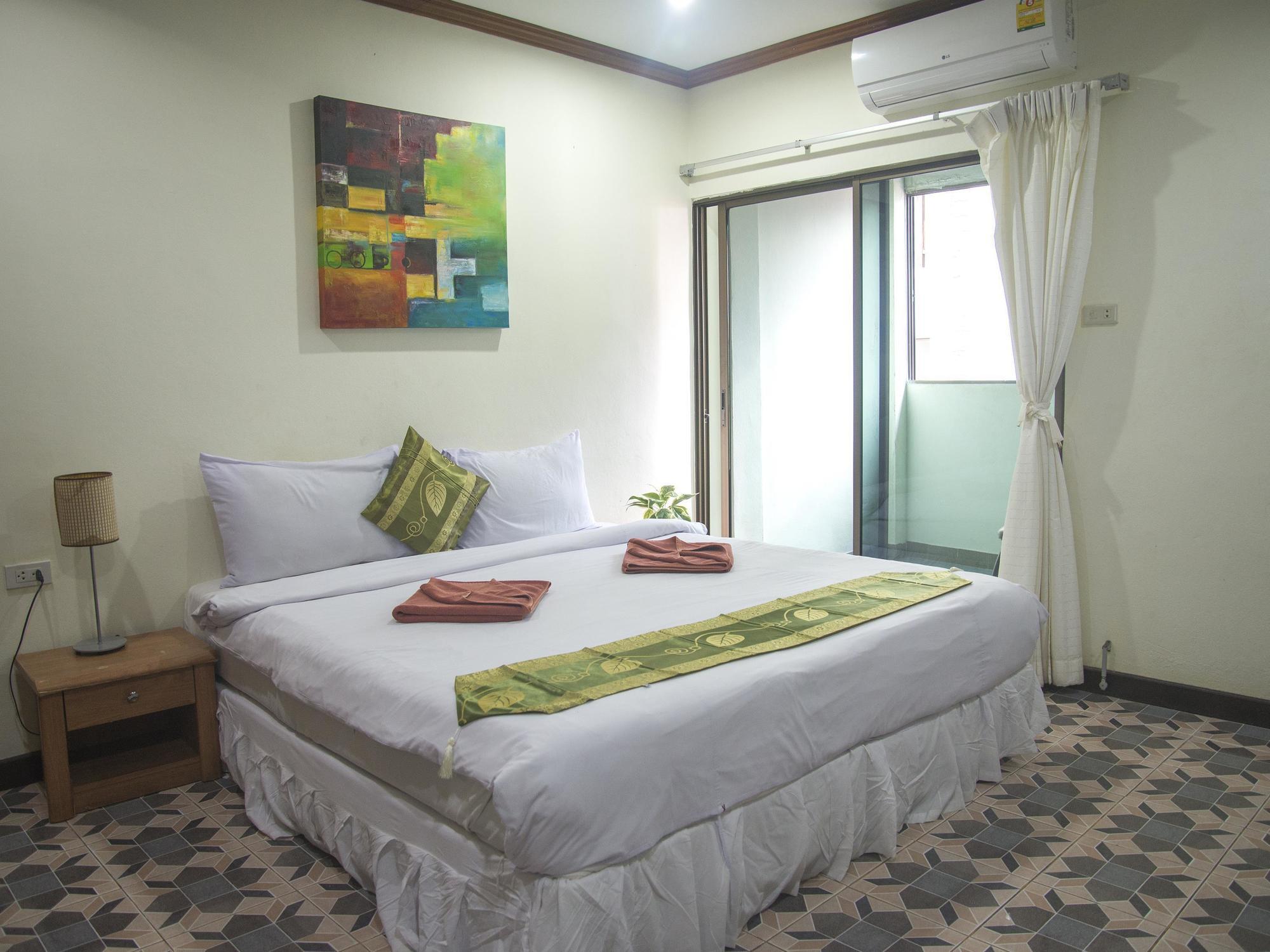 Bodega Phuket Patong (Adults Only) Hostel Exterior photo
