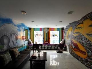 Bodega Phuket Patong (Adults Only) Hostel Exterior photo